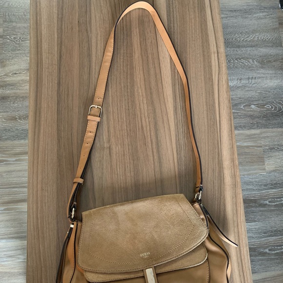 Guess saddle bag crossbody purse - Picture 7 of 7